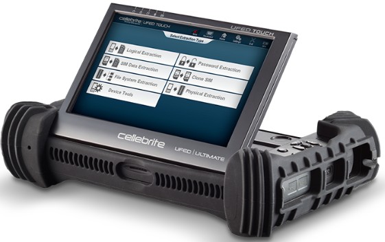 Prezentowane urządzenie UFED służy do odczytu skasowanych nagrań na mini dyktafonie. Produkowane jest przez CELLEBRITE Tel Awiv.