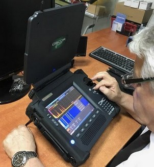 Oscor Green jest podstawowym urządzenie do wykrywania podsłuchowych nadajników. Pozwala na wykonywanie zaawansowanych procedur takich jak np. analiza tła. Umożliwia demodylacje sygnałów fonii i wizji. Oscor Green jest podstawowym urządzenie do wykrywania podsłuchowych.