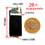 Dyktafon RF-20 obok monety dwuzłotowej — obudowa o wysokości 35 mm